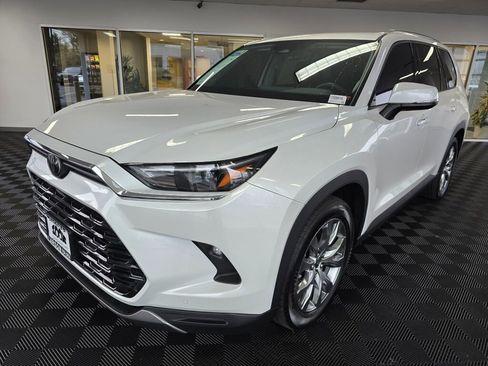 Used 2024 Toyota Grand Highlander Limited image 7