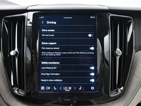 Used 2023 Volvo XC60 B5 Plus image 16