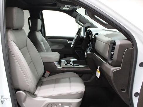 New 2025 GMC Sierra 2500 SLT w/ SLT Premium Package image 44