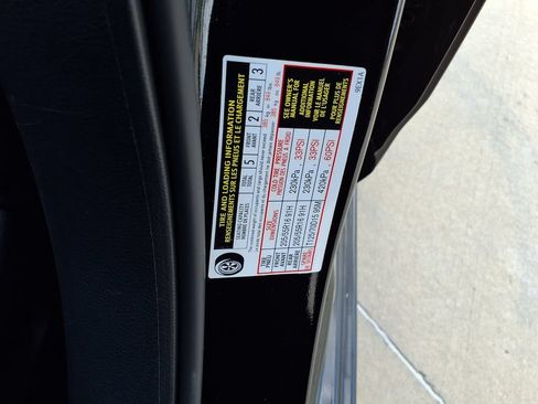 Used 2025 Nissan Versa SV FWD image 38