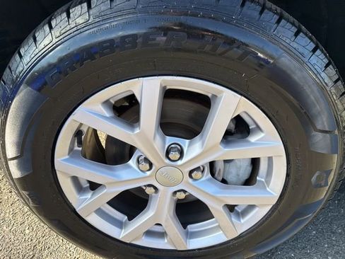 Used 2022 Jeep Grand Cherokee Limited image 10