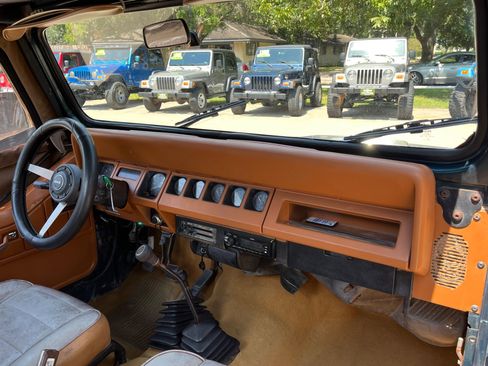 Used 1995 Jeep Wrangler S image 21