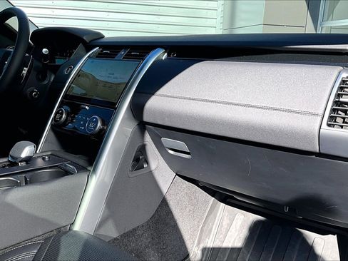 Used 2024 Land Rover Discovery S image 15