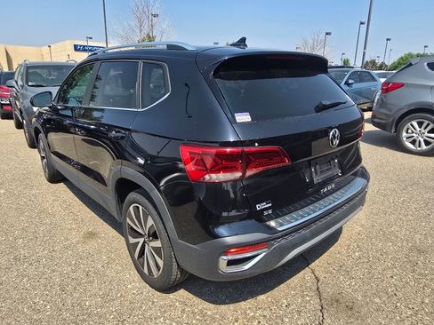 Used 2023 Volkswagen Taos SE w/ Panoramic Sunroof Package FWD image 13