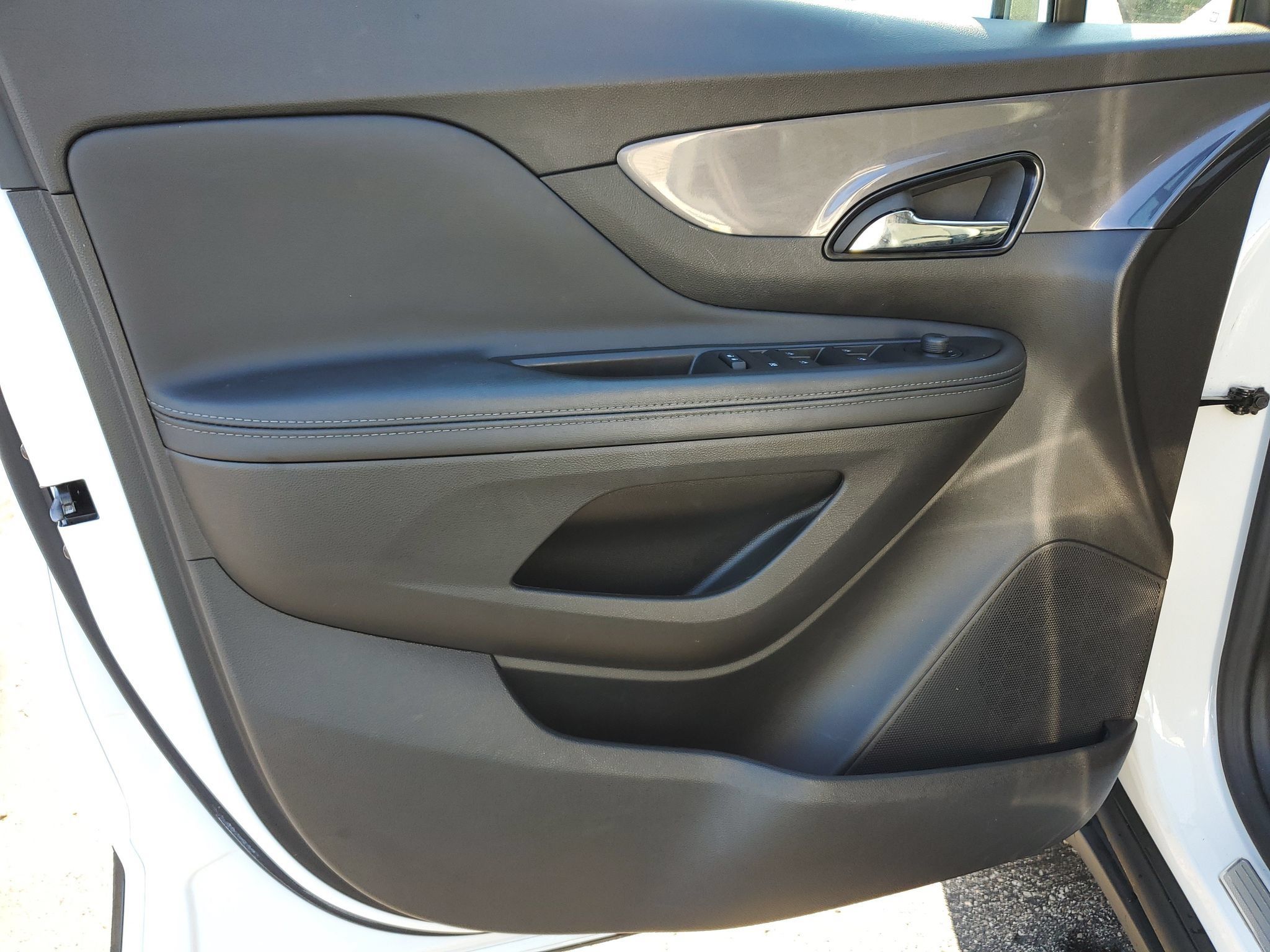 Used 2022 Buick Encore Preferred w/ Safety Package FWD image 12