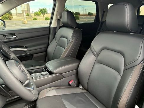 Certified 2025 Nissan Pathfinder SL w/ Black Appearance Package AWD/4WD image 12