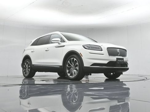 Used 2023 Lincoln Nautilus Reserve w/ Luxury Package AWD/4WD image 48