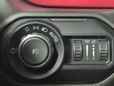 Used 2022 Jeep Wrangler Unlimited Rubicon AWD/4WD image 28