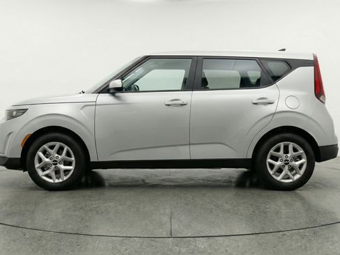 Used 2025 Kia Soul LX w/ LX Technology Package FWD image 5