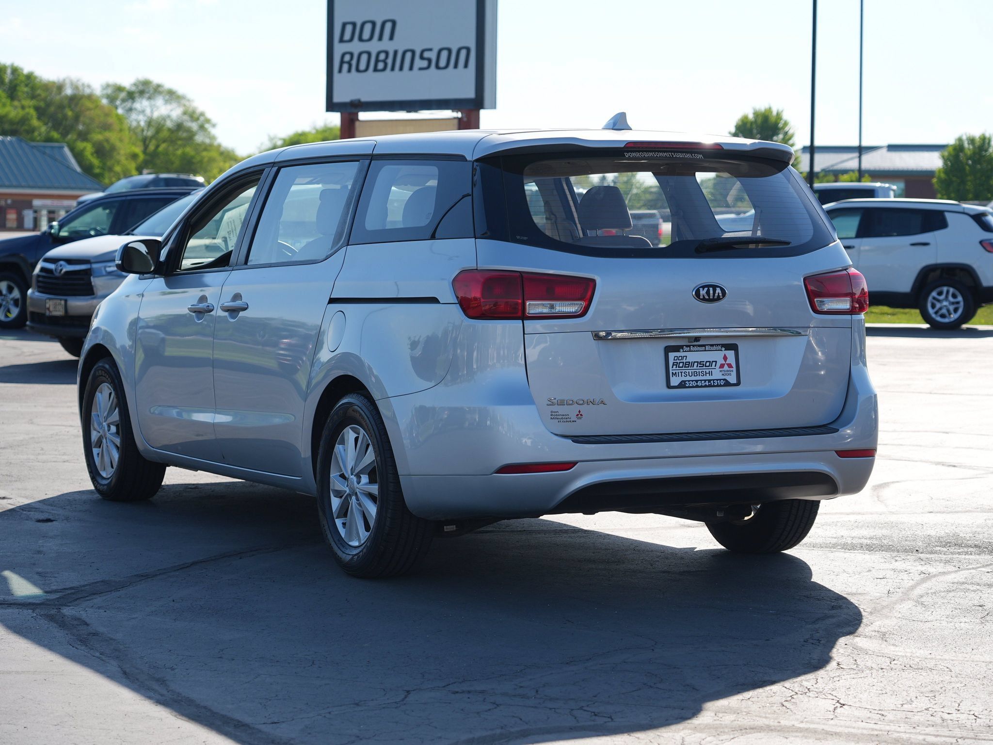 Used 2018 Kia Sedona L FWD image 6