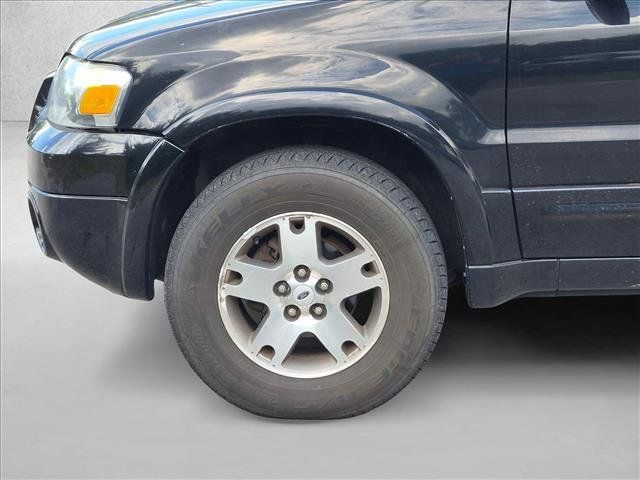 Used 2005 Ford Escape Limited FWD image 9