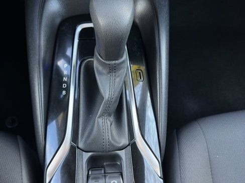 Used 2021 Toyota Corolla LE w/ Carpet Mat Package (TMS) image 13