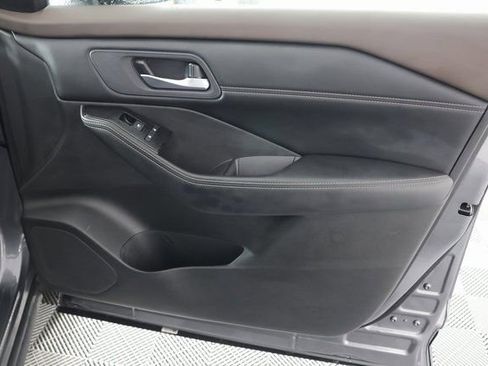 Used 2023 Nissan Rogue SV w/ SV Premium B Package image 28