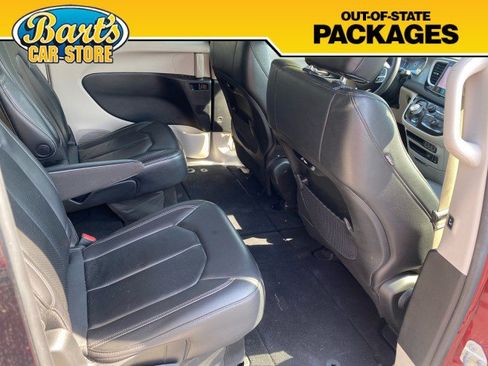 Used 2022 Chrysler Pacifica Touring-L FWD image 12