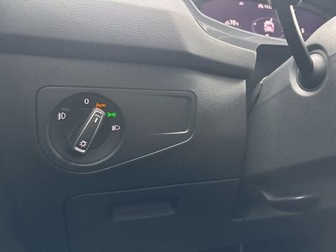 Used 2021 Volkswagen Tiguan SE image 27