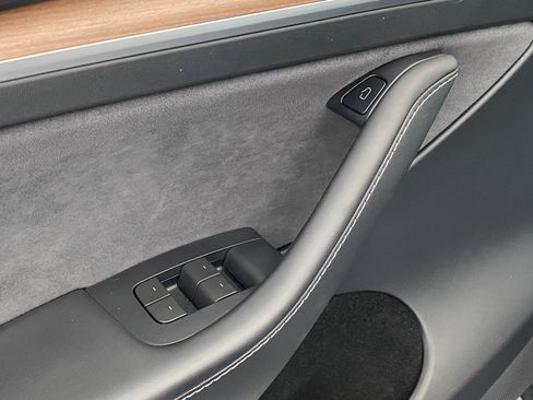 Used 2023 Tesla Model Y Long Range image 12