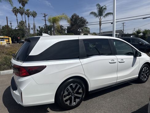Certified 2025 Honda Odyssey EX-L image 6