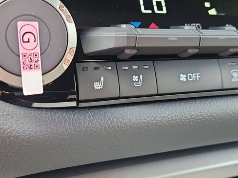 New 2026 Toyota Tundra Limited AWD/4WD image 12