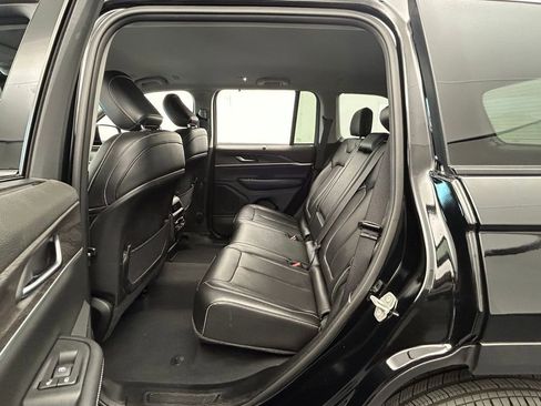 Used 2024 Jeep Grand Cherokee Limited w/ Luxury Tech Group II image 32