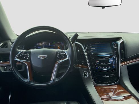 Used 2018 Cadillac Escalade Premium Luxury image 19