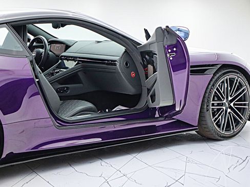 Used 2024 Aston Martin DB12 Coupe RWD image 10