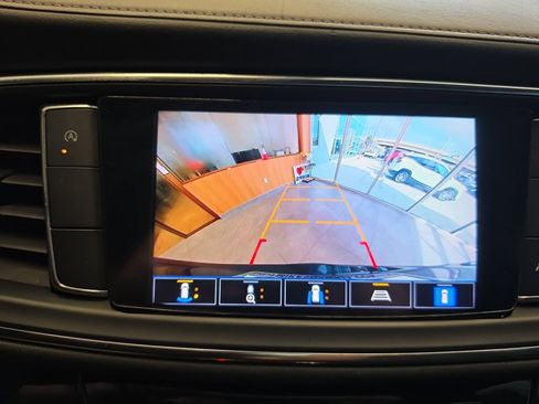 Used 2022 Buick Enclave Avenir FWD image 27