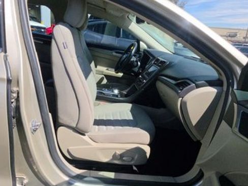 Used 2019 Ford Fusion SE FWD image 10