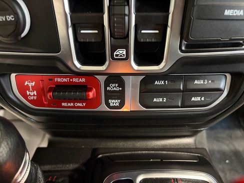 Used 2020 Jeep Gladiator Rubicon AWD/4WD image 20