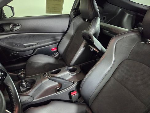 Used 2024 Nissan Z Performance w/ Floor Mat Package RWD image 20