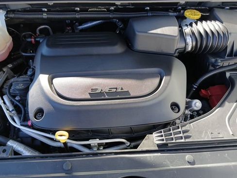 Used 2023 Chrysler Pacifica Touring-L image 50