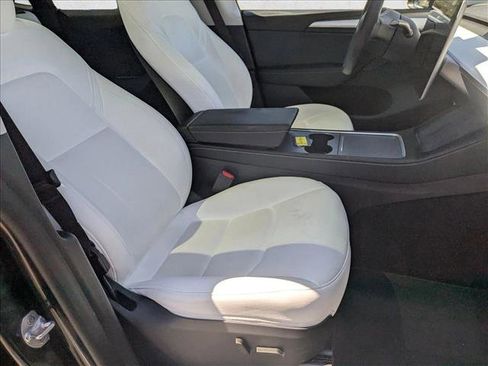 Used 2024 Tesla Model Y 2WD image 21