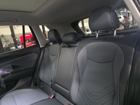 New 2026 Volkswagen Tiguan SE image 11