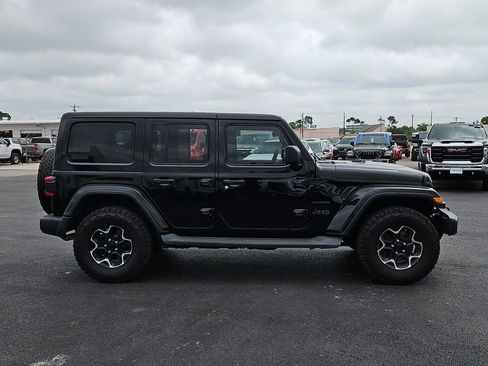 Used 2018 Jeep Wrangler Unlimited Sahara AWD/4WD image 18