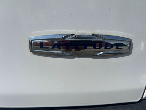 Used 2017 Jeep Cherokee Latitude FWD image 16