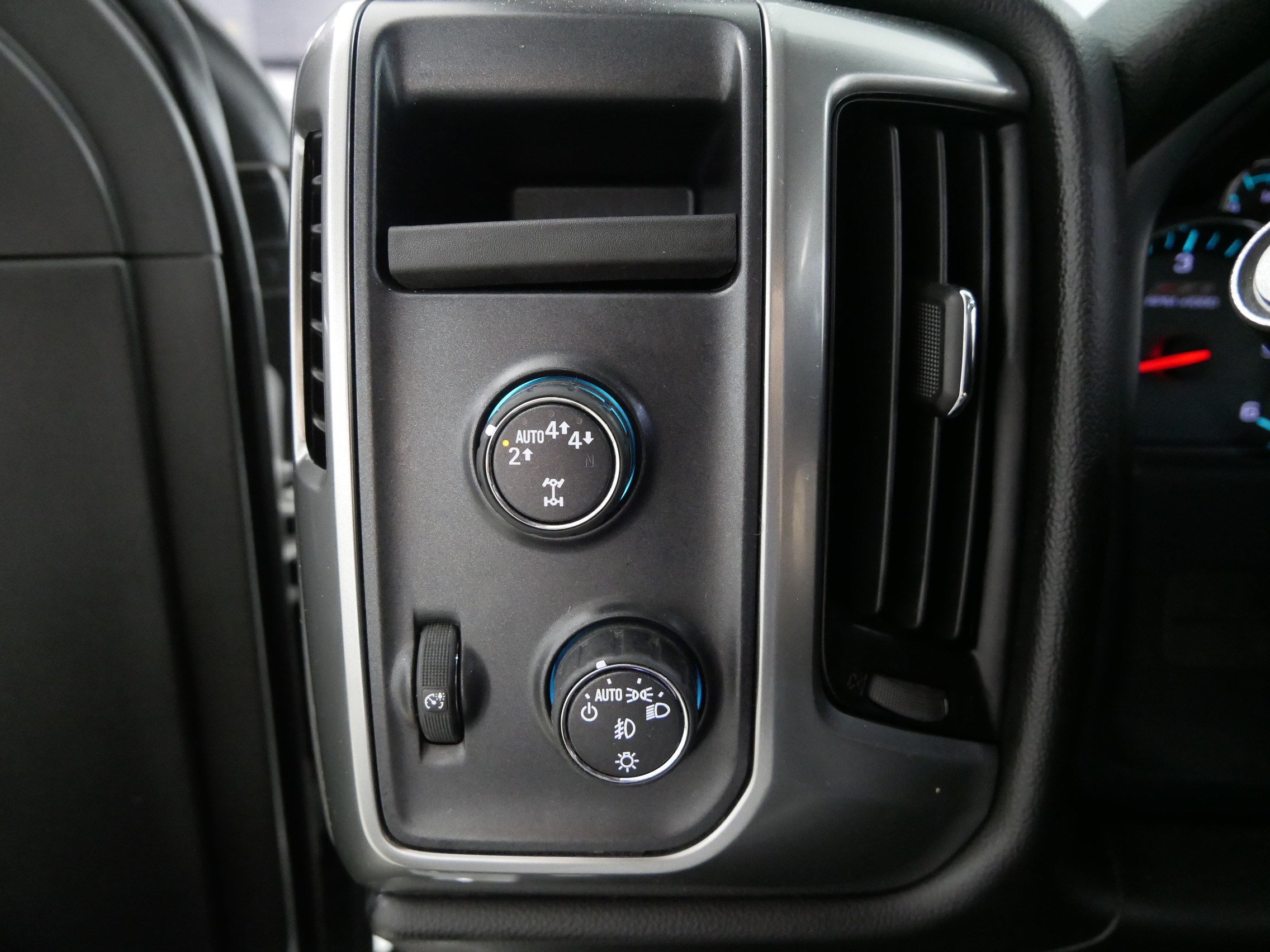 Used 2017 Chevrolet Silverado 1500 LT w/ All Star Edition AWD/4WD image 26