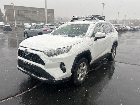 Used 2021 Toyota RAV4 XLE w/ Convenience Package image 9