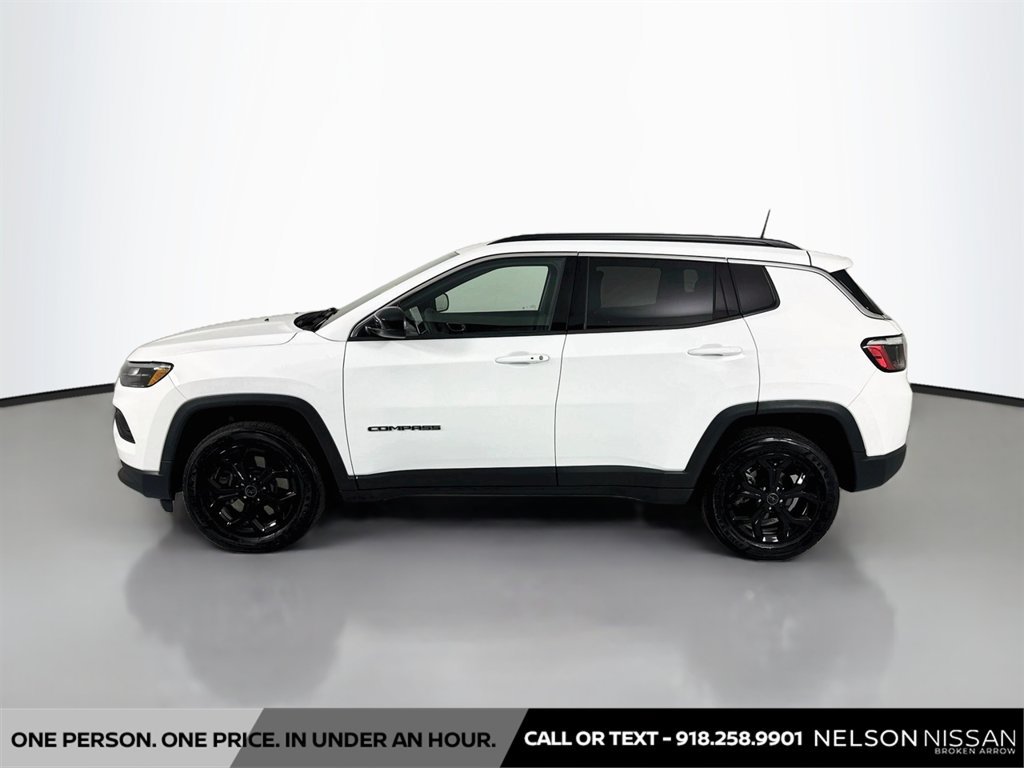 Used 2025 Jeep Compass Latitude w/ Convenience Group AWD/4WD image 8