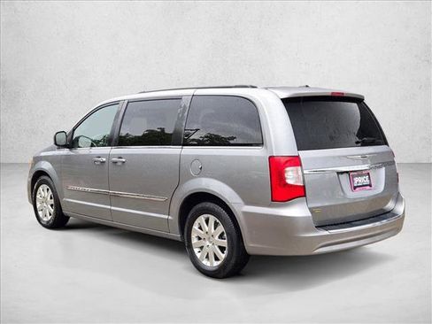 Used 2014 Chrysler Town & Country Touring FWD image 6