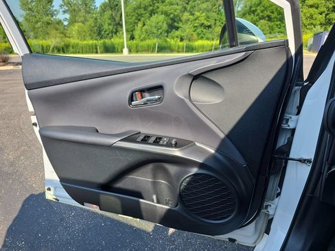 Used 2022 Toyota Prius LE FWD image 28