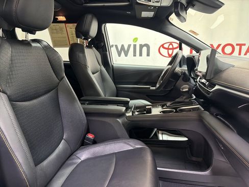 Used 2025 Toyota Sienna XLE Woodland Edition AWD/4WD image 12