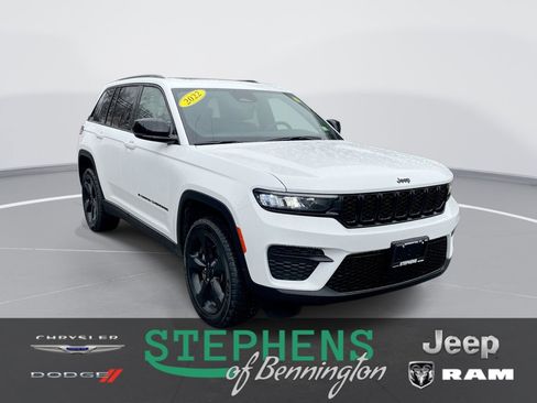 Used 2022 Jeep Grand Cherokee Altitude image 1
