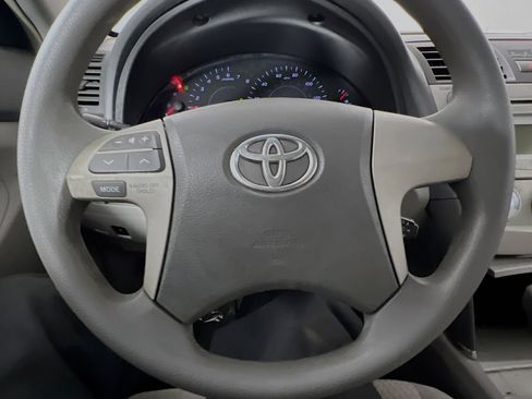 Used 2011 Toyota Camry LE image 18