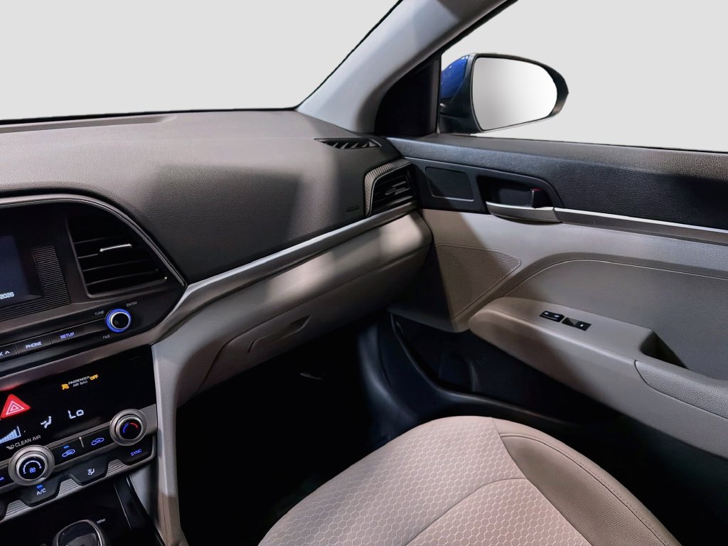 Used 2020 Hyundai Elantra SE FWD image 25