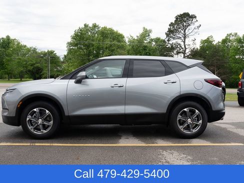 Used 2025 Chevrolet Blazer LT AWD/4WD image 3