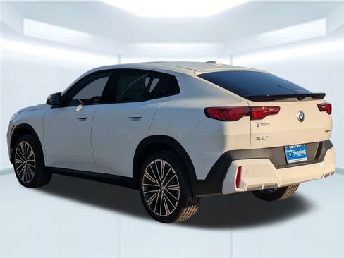 New 2026 BMW X2 xDrive28i AWD/4WD image 3