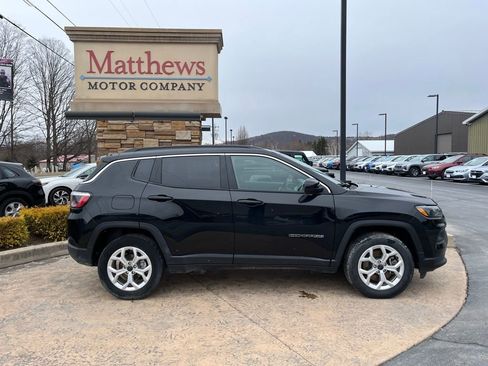 Used 2025 Jeep Compass Latitude image 4