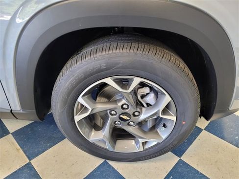 New 2026 Chevrolet Trax LT w/ Driver Confidence Package image 10