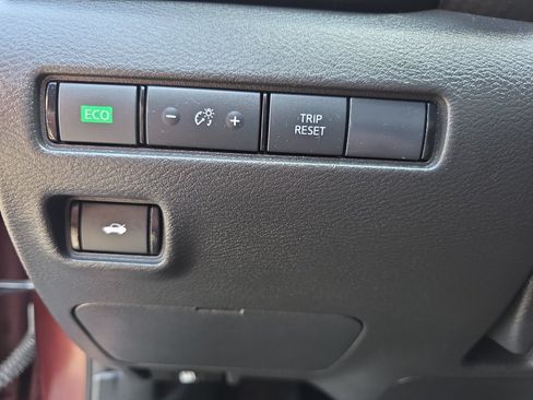 Used 2024 Nissan Sentra SV FWD image 17