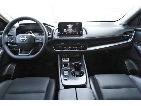 Used 2026 Nissan Rogue SV w/ SV Premium Package image 9