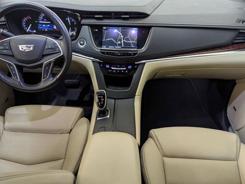 Used 2017 Cadillac XT5 Luxury w/ Driver Awareness Package image 15